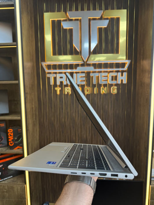 كمبيوتر محمول HP EliteBook 850 G8 بشاشة FHD مقاس 15.6 بوصة، ومعالج Core i7-512 جيجابايت SSD/بطاقة رسومات Intel Iris Xᵉ مدمجة، لون فضي