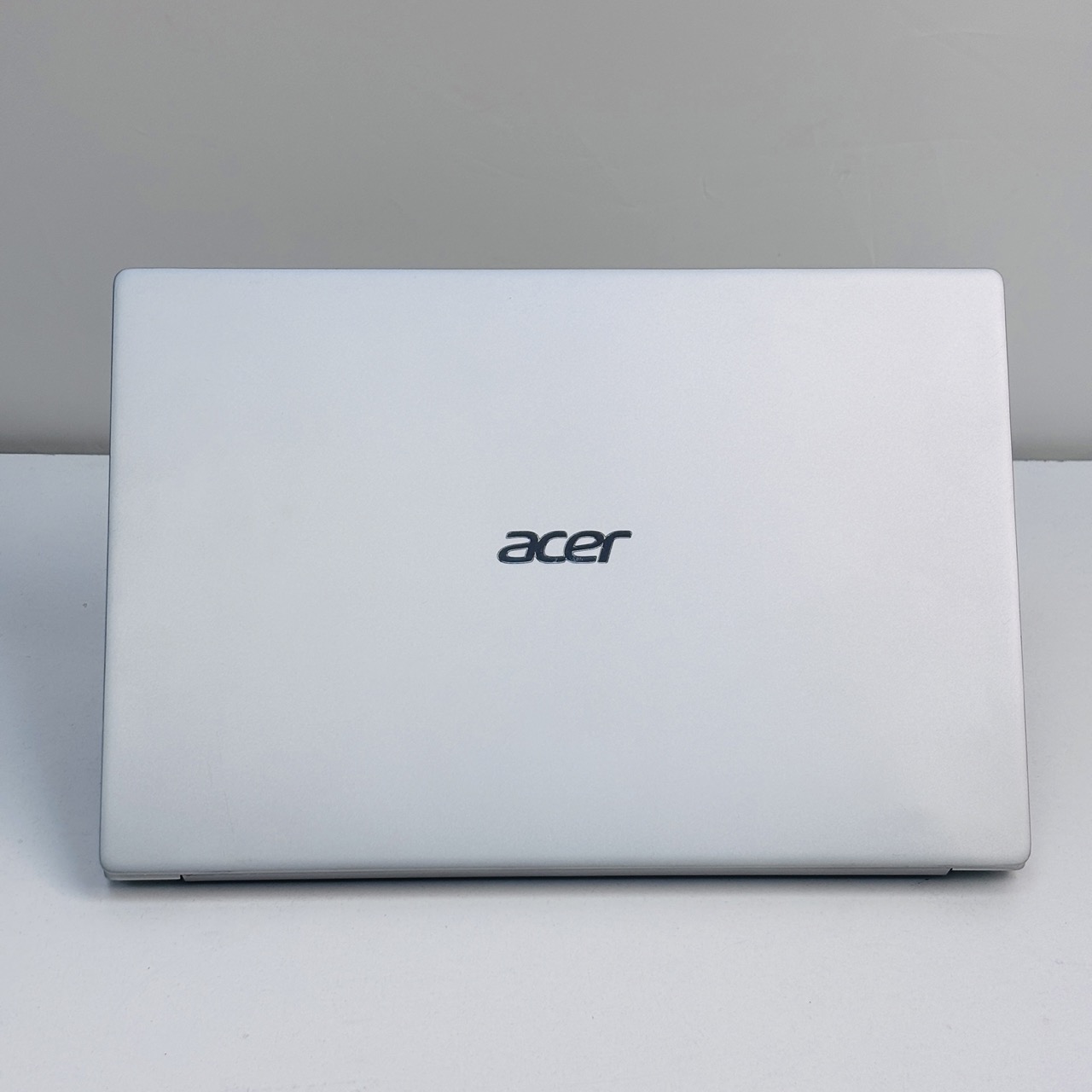 Acer Swift SF314-42/AMD Ryzen 7 4700U /14 inch FHD /  8GB RAM / 256GB SSD/ 512MB AMD Radeon Graphics