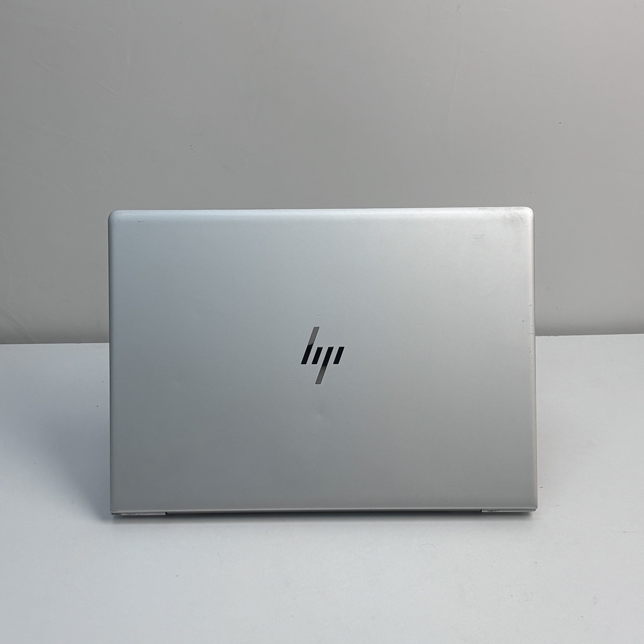 HP ELITEBOOK 840 G5 - 8th Gen/ Intel Core i7-8650U  / 8GB RAM / 256GB SSD / Silver