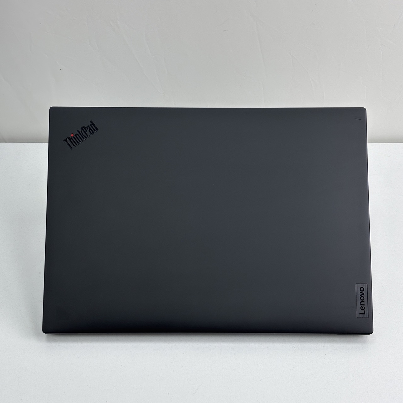 Lenovo Thinkpad P1 Gen 4-11th Gen / Intel Core i9-11950H/ 15.6 inch FHD / 16GB RAM / 512GB SSD/16GB NVIDIA RTX A5000 Graphics