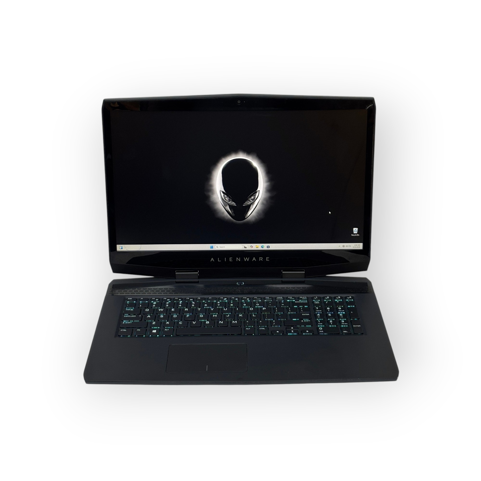Dell Alienware m17 R1 Gaming Laptop / Intel Core i7-8750H / 8GB NVIDIA GeForce RTX 2070 / 17.3 inch / 16GB RAM / 256GB SSD / Silver