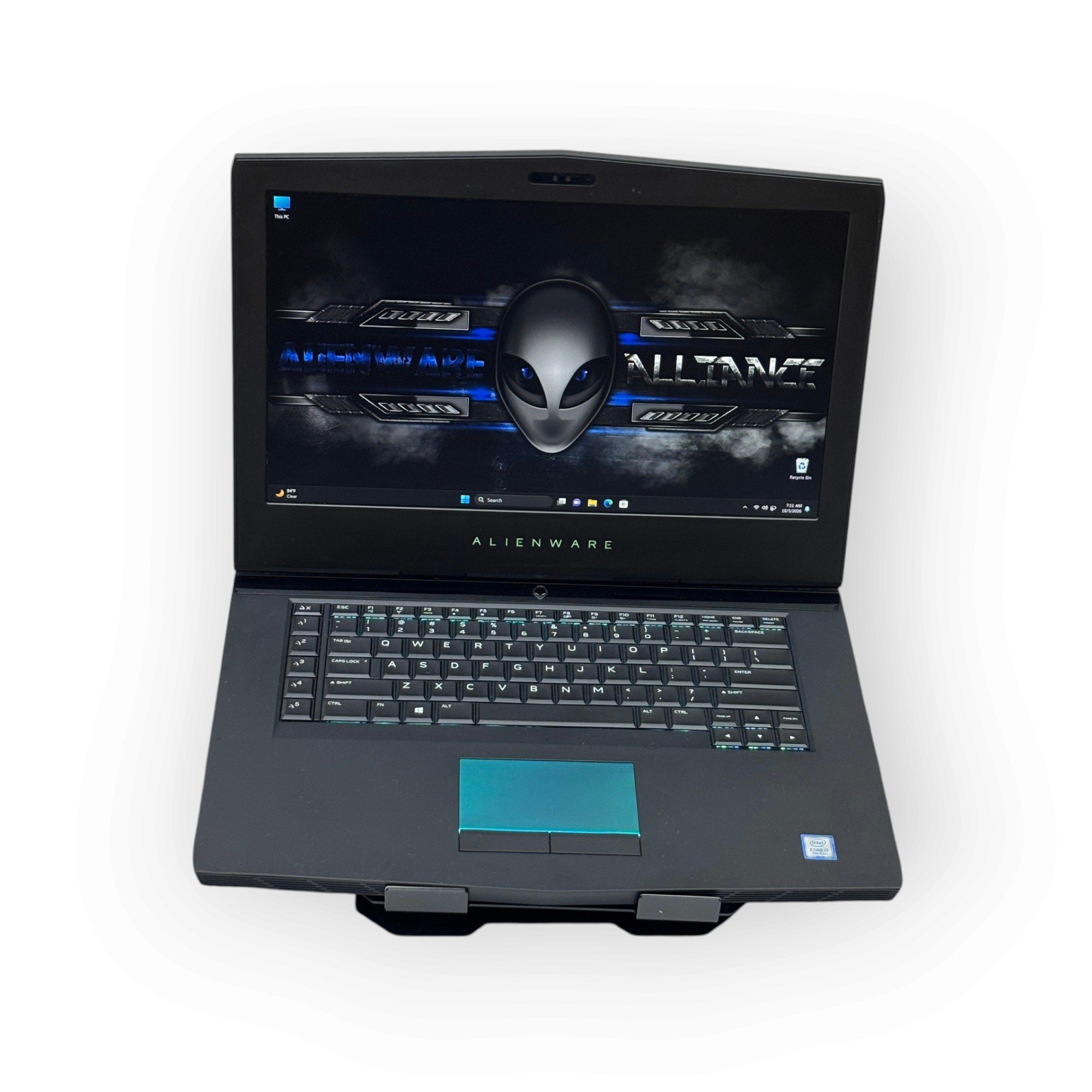 Dell Alienware 15 R3 Gaming Laptop – 7th Gen / Intel Core i7-7700HQ / 15.6 inch Display / 512GB SSD / 16GB RAM / 8GB NVIDIA GeForce GTX 1070 Graphics